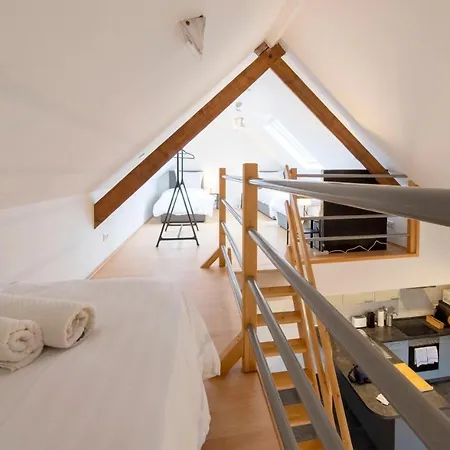 And Work - 8 Single Beds - Garage