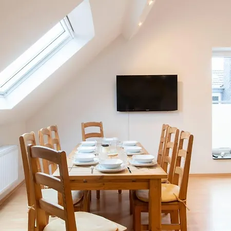 And Work - 8 Single Beds - Garage דירה Hau