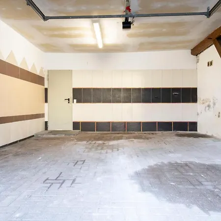 Workers Apartment Near Kleve - 3 Bedrooms - 8 Single Beds Hau