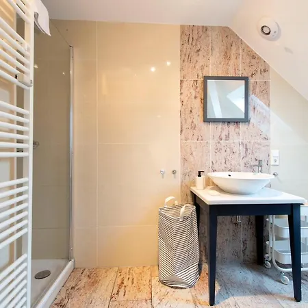 דירה And Work - 8 Single Beds - Garage Hau