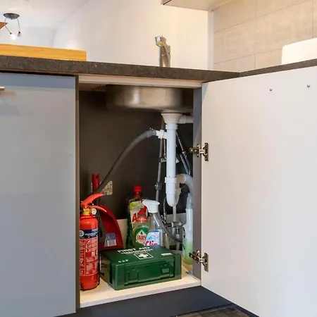 And Work - 8 Single Beds - Garage