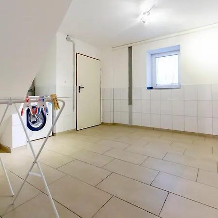 Workers Apartment Near Kleve - 3 Bedrooms - 8 Single Beds Hau