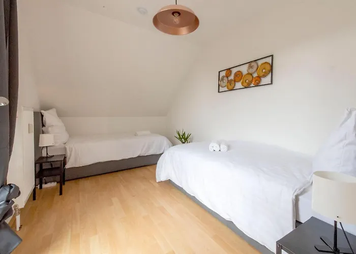 And Work - 8 Single Beds - Garage