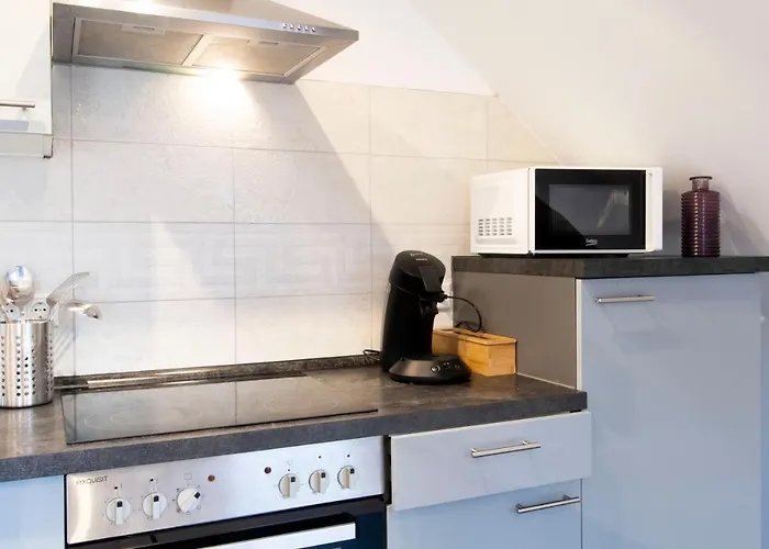 And Work - 8 Single Beds - Garage