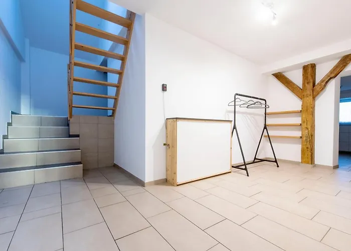 公寓 And Work - 8 Single Beds - Garage *