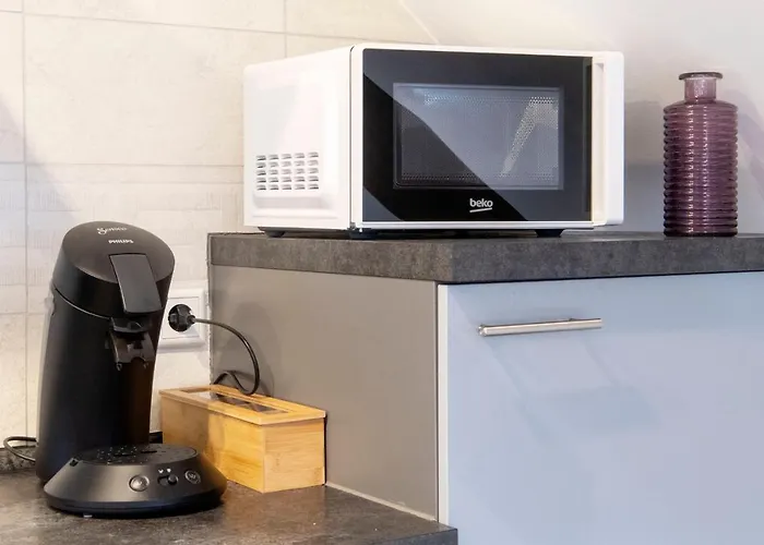 And Work - 8 Single Beds - Garage 公寓