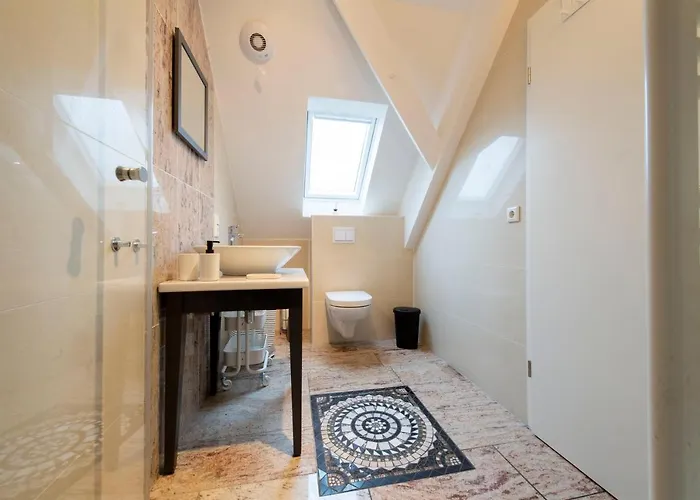 And Work - 8 Single Beds - Garage 公寓