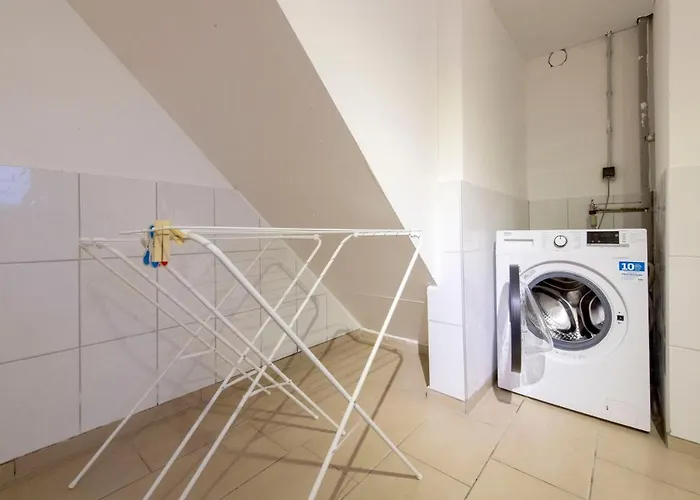 And Work - 8 Single Beds - Garage