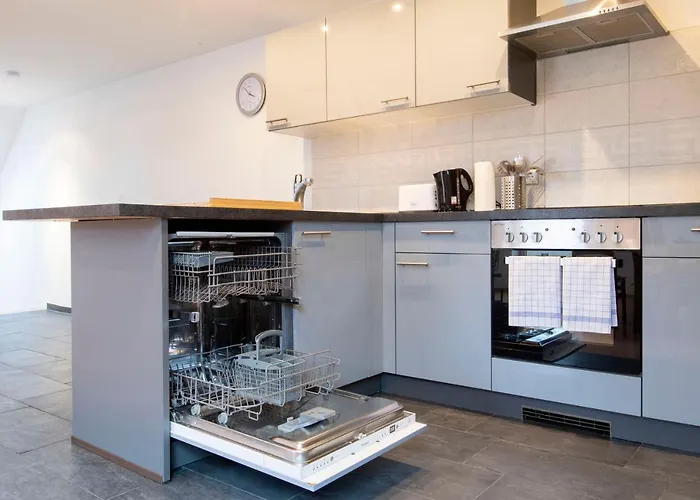 公寓 And Work - 8 Single Beds - Garage