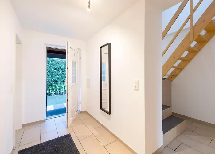 And Work - 8 Single Beds - Garage