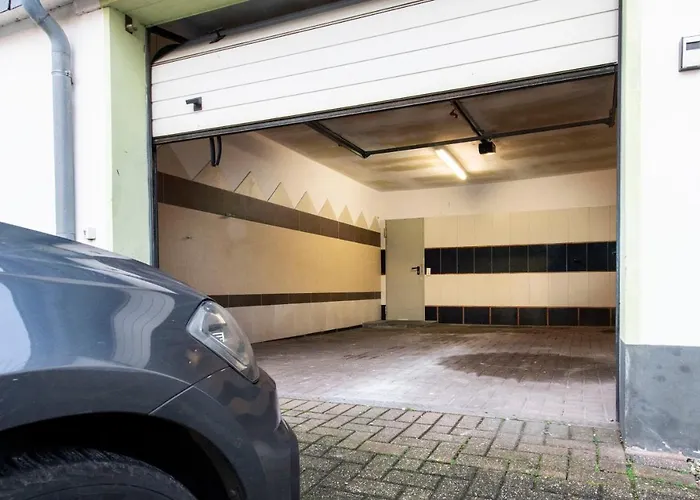 And Work - 8 Single Beds - Garage