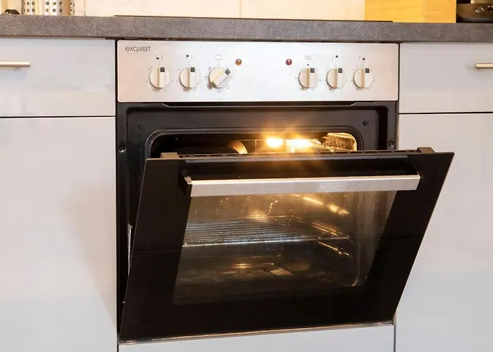 And Work - 8 Single Beds - Garage 公寓 Hau